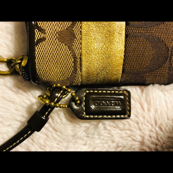 Coach Wristlet - Picture 4 of 5